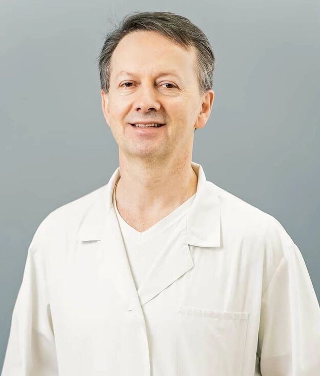 Tākuta Endocrinologist Daniel